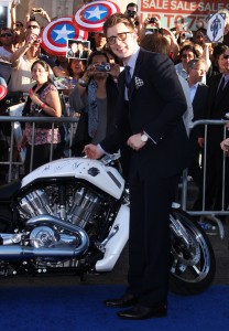 Chris Evans signs a Harley at "Captain America: The First Avenger" Premiere - photo: Splash