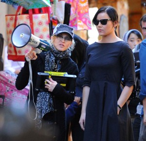 Abbie Cornish, with her director Madonna, on the set of "W.E." in Brooklyn, NY - photo: Splash